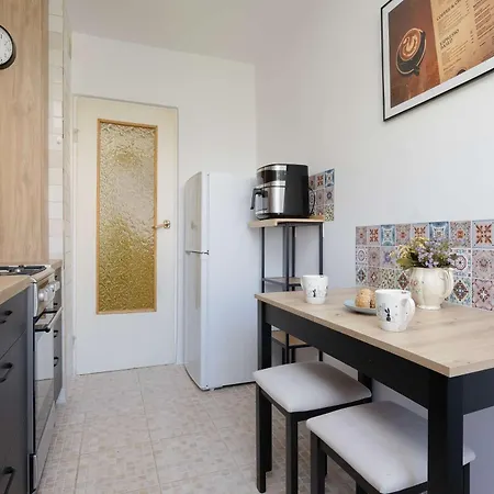Modern Cozy In With Parking & Workspace By Renters *