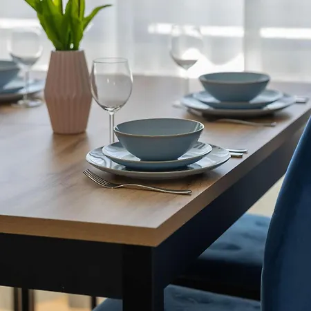 Modern Cozy In With Parking & Workspace By Renters *
