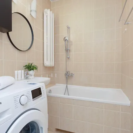 Modern Cozy In With Parking & Workspace By Renters *